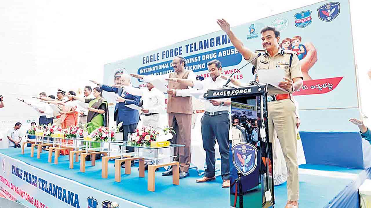 డ్రగ్స్‌ వినియోగం దేశద్రోహమే