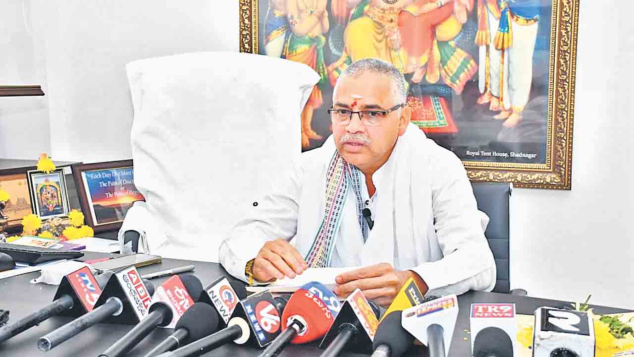 యాదాద్రి ఈవో పదవీకాలం పొడిగింపు