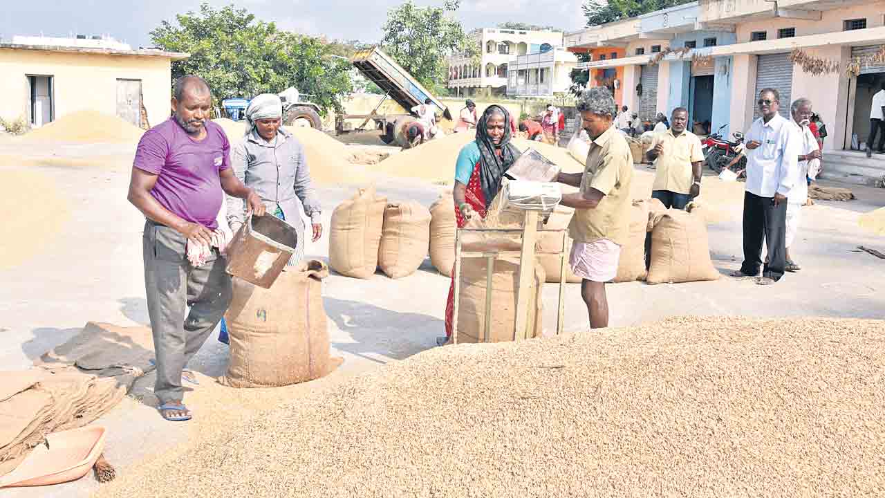 వేసిందే తూకం.. తీసిందే తరుగు