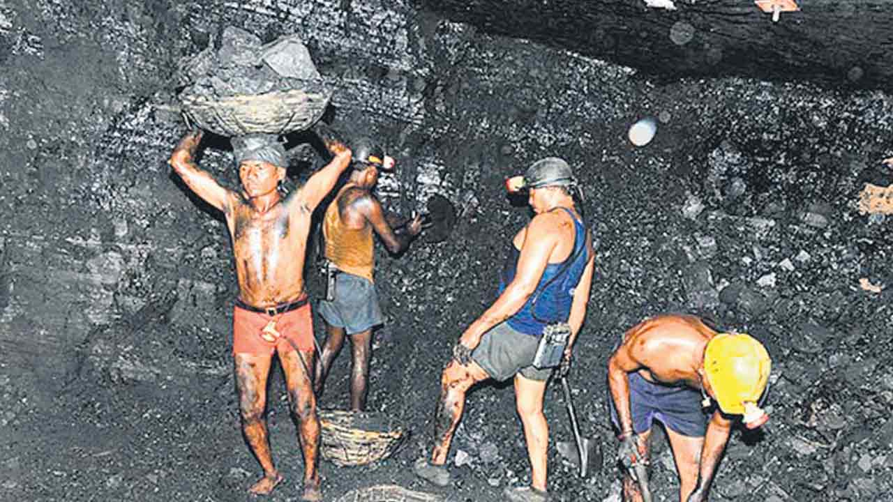 Strike Notice | సమ్మె సైరన్‌ .. సింగరేణి యాజమాన్యానికి ఏఐటీయూసీ నోటీస్‌