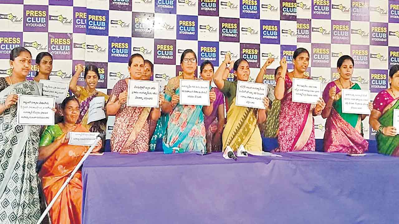 జీతాలు లేక అప్పులపాలవుతున్నాం