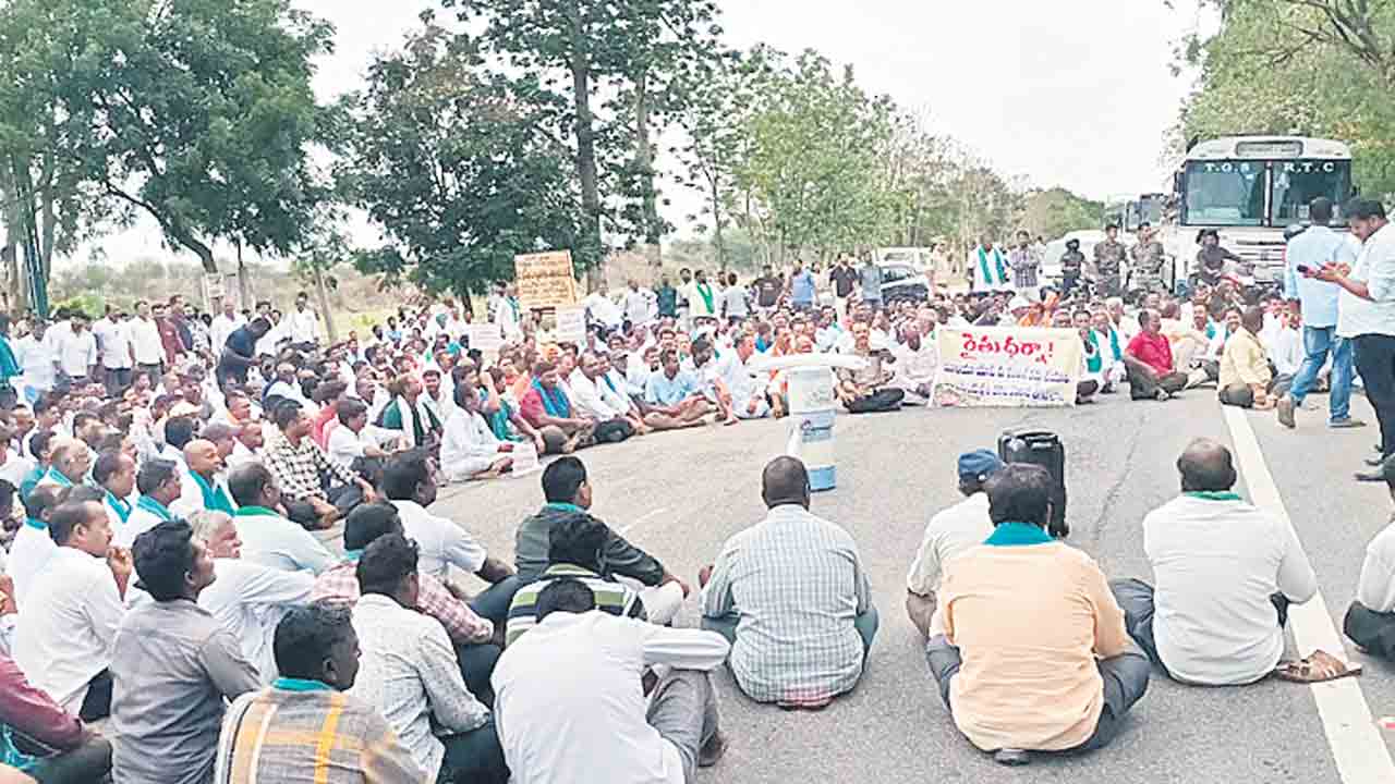చేతకాని సీఎం రేవంత్‌ గద్దె దిగాలి