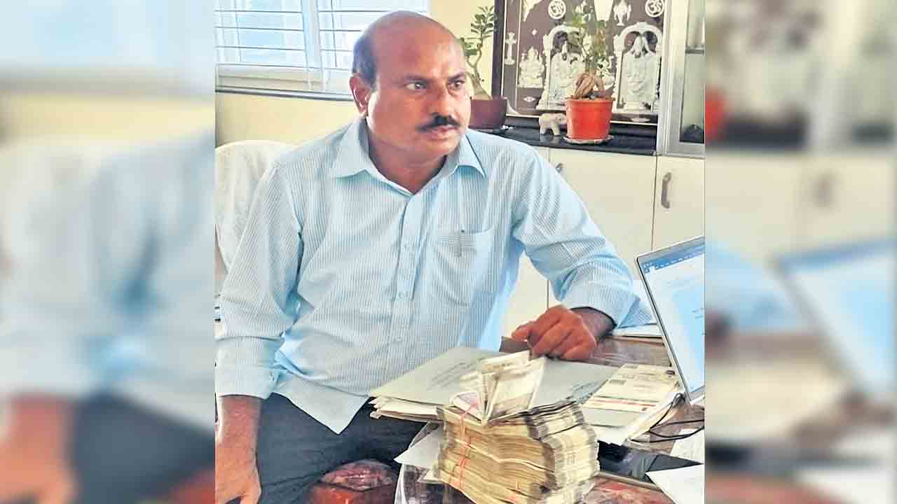 80 కోట్ల అవినీతి తిమింగలం!