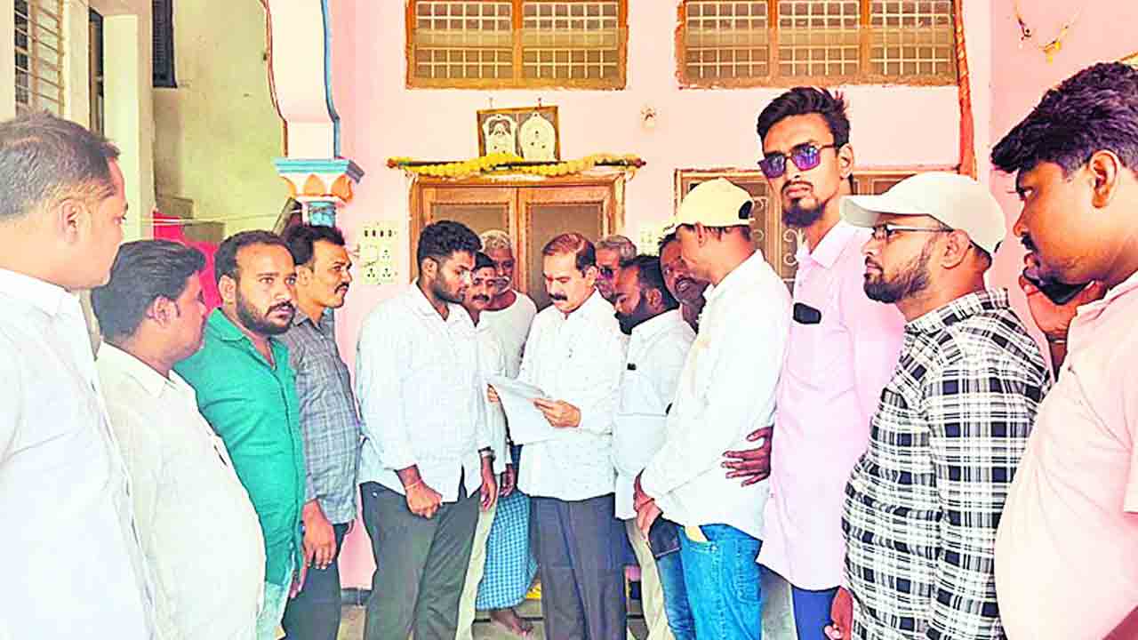 ప్రజాస్వామ్యంలో ఓటే కీలకం