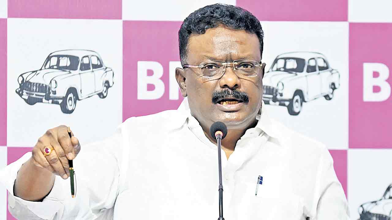 మెట్రో స్వాధీనం వెనుక భారీ స్కామ్‌