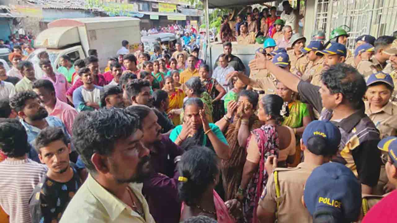 Men Stripped, Paraded | మొబైల్‌ ఫోన్‌ చోరీ ఆరోపణ.. దళిత వ్యక్తులను కొట్టి, దుస్తులు విప్పించి ఊరేగింపు