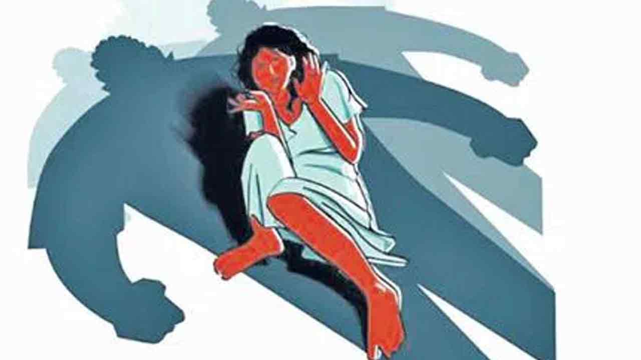 నిమ్స్‌ దవాఖాన ఆవరణలో దారుణం