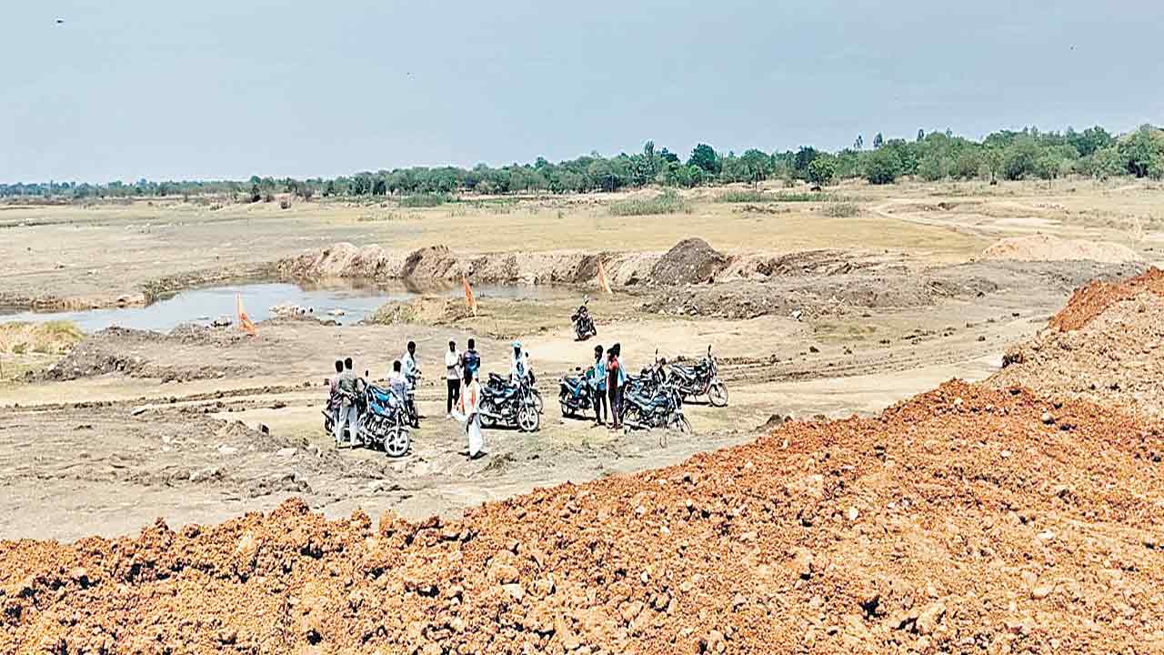 Singur Dam | సింగూరును మింగుతున్న భూమ్మర్ది.. ప్రాజెక్టు ముంపు భూముల కబ్జాకు మంత్రి బంధువు స్కెచ్‌!