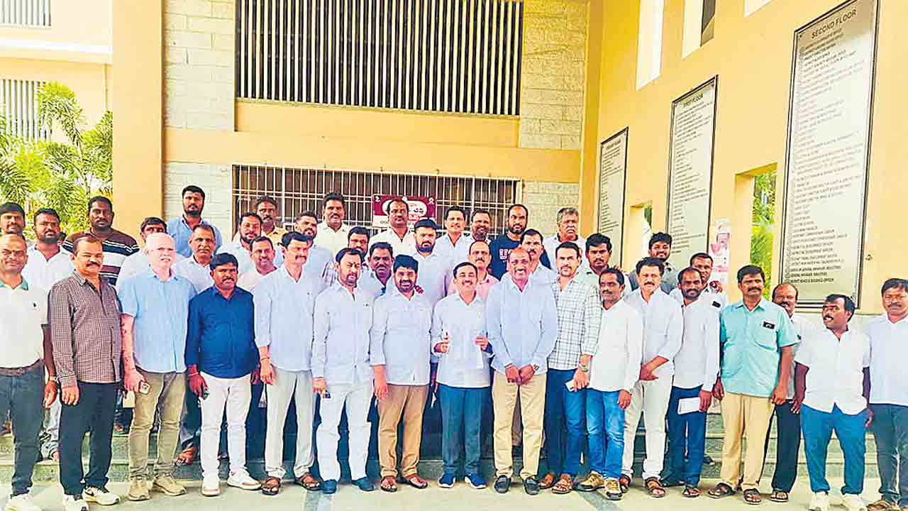 ప్రైవేట్‌ భూములపై సర్కార్‌ కన్ను