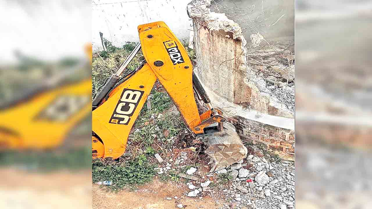 కొల్లాపూర్‌లో కాంగ్రెస్‌ దౌర్జన్యం