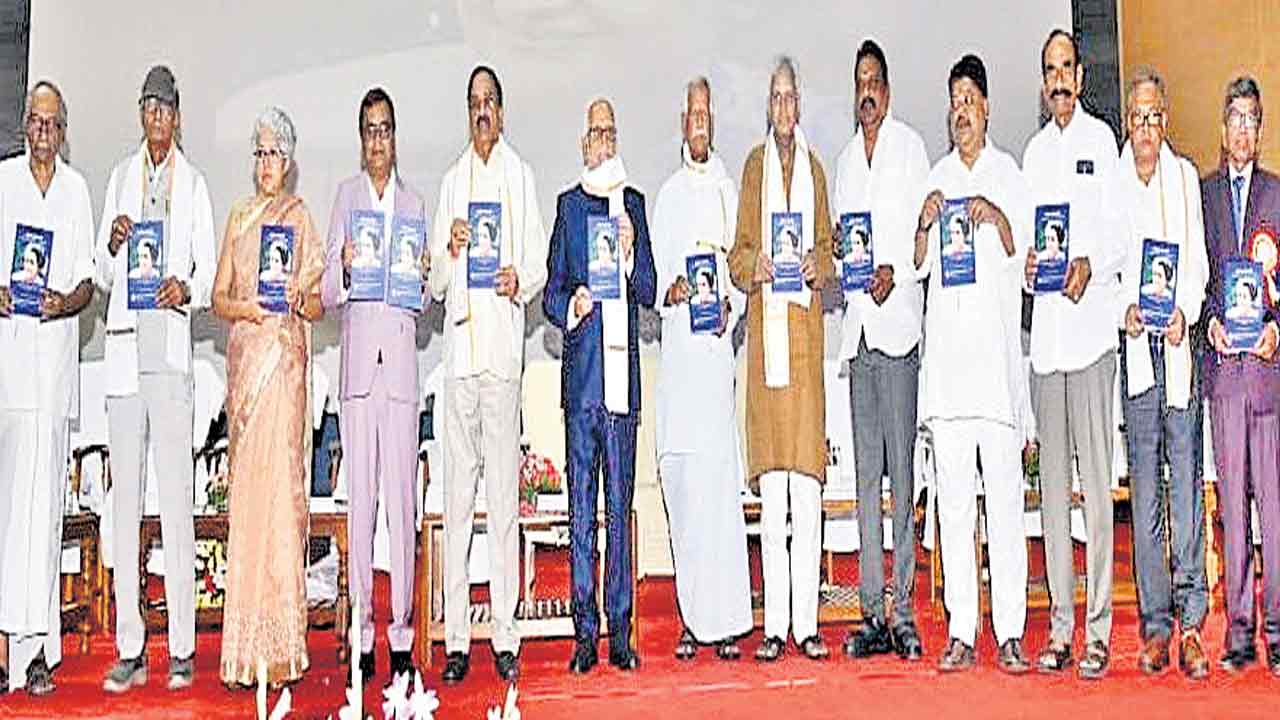 సాంకేతిక వ్యవసాయానికి అగ్రి వర్సిటీ దిక్సూచి కావాలి