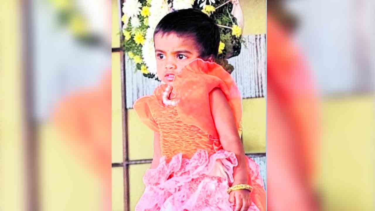 నీటి తొట్టిలో పడి చిన్నారి మృతి
