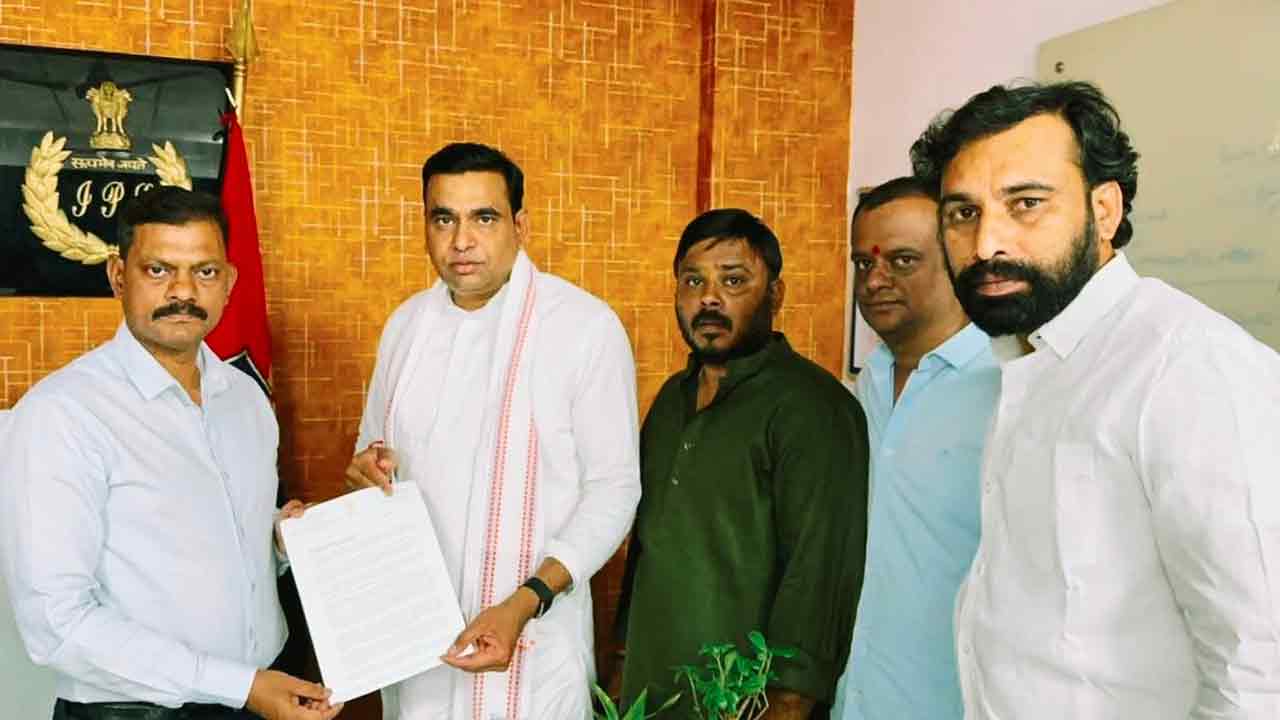 తెలుగు స్ర్కైబ్‌పై ఎంపీ చామల ఫిర్యాదు