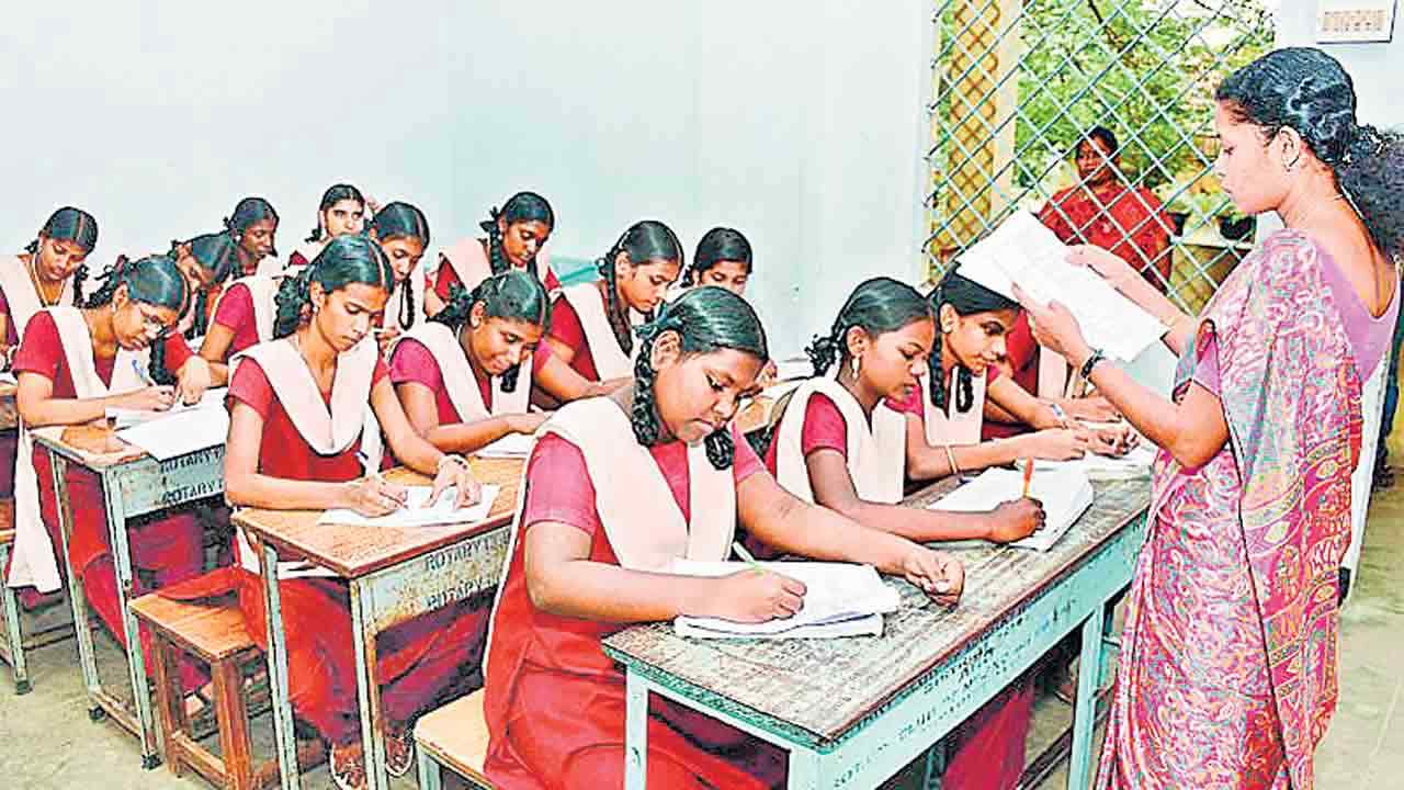 ఎస్సీ గురుకుల డిగ్రీకాలేజీల పనివేళల్లో మార్పు