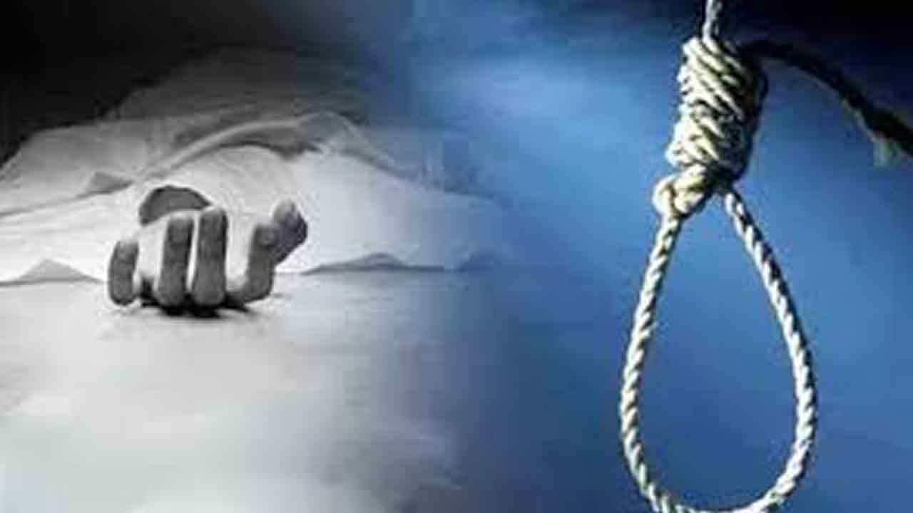 అప్పుల బాధతో రైతు ఆత్మహత్య