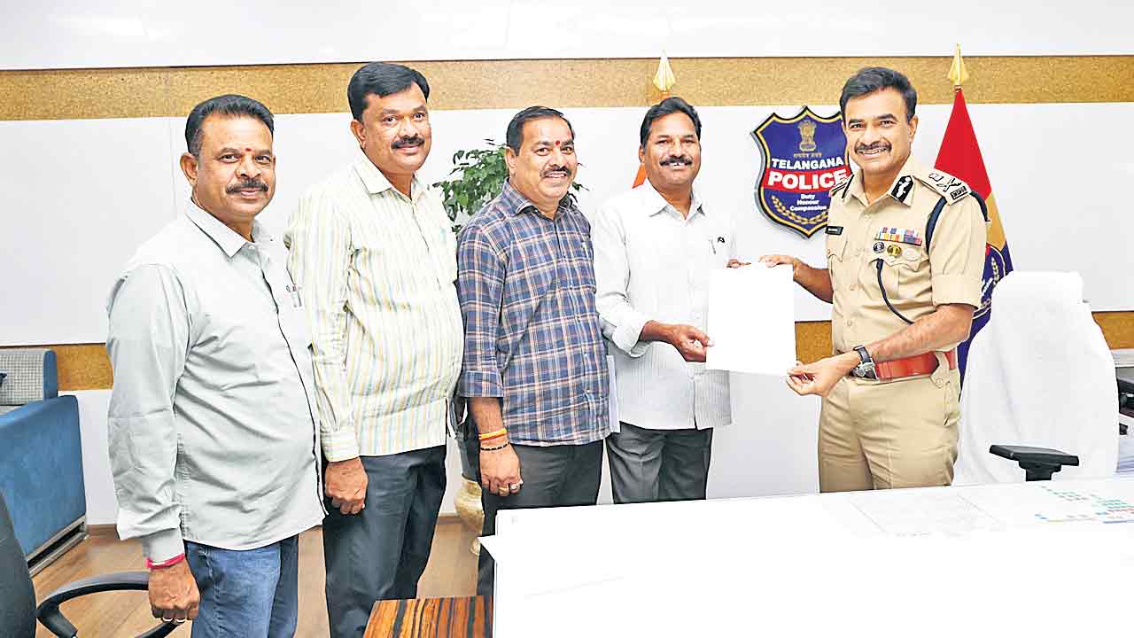 పోలీస్‌ అధికారుల సంఘం ఎన్నికలు నిర్వహించండి