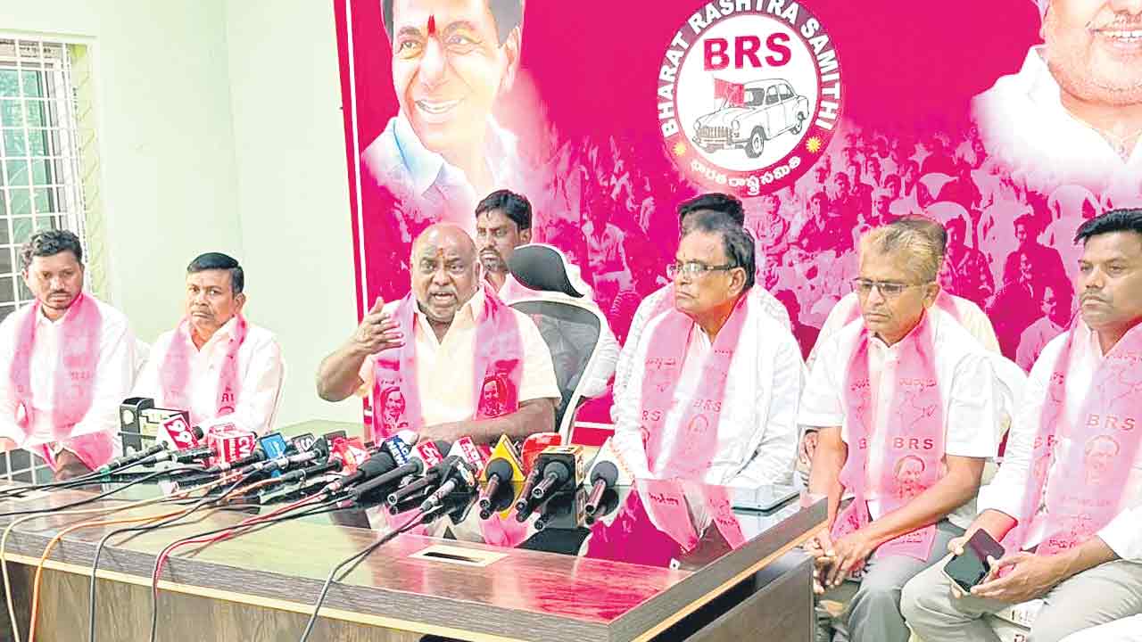 రైతులను మోసం చేస్తున్న కాంగ్రెస్‌ ప్రభుత్వం