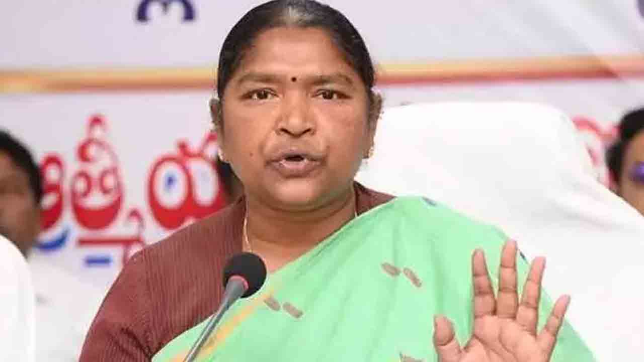 గ్రామాల రూపురేఖల్లో మార్పేది?: మంత్రి సీతక్క