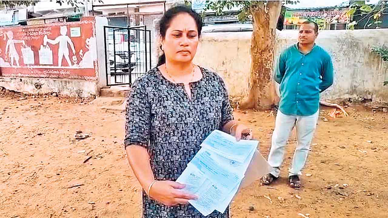 ఇసుక ర్యాంపు పేరిట ఎమ్మెల్యే అనుచరుడి మోసం