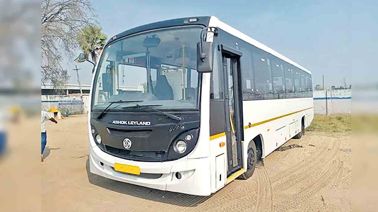 టూరిస్ట్‌ బస్సులపై పన్ను!