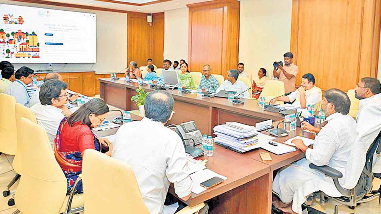 విద్యార్థులకు ‘తెలంగాణ విజయ’ పాలు