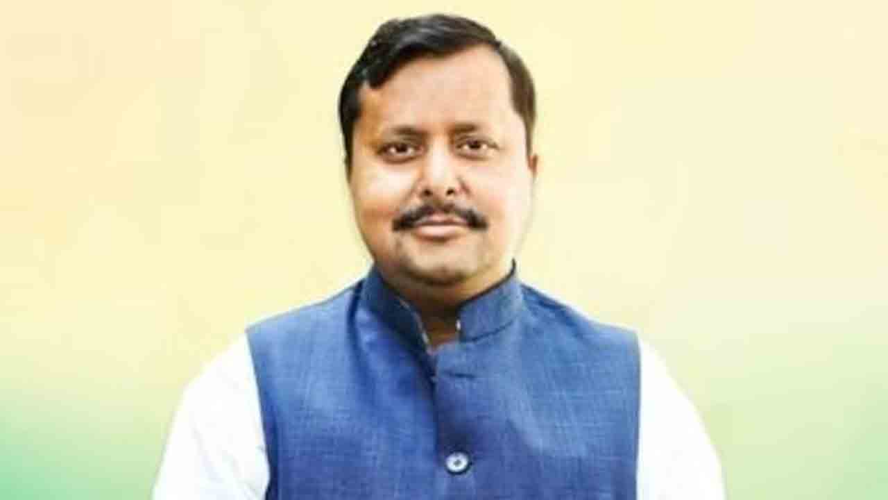 ఓట్లు దండుకొనేందుకే అడ్డగోలు హామీలు : నితిన్‌ నబిన్‌