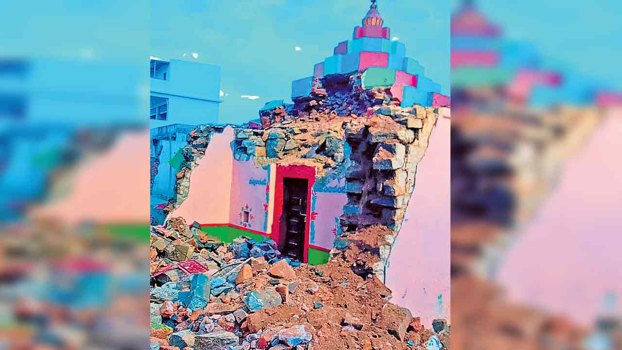 సీఎం ఇలాకాలో ఉద్రిక్తత