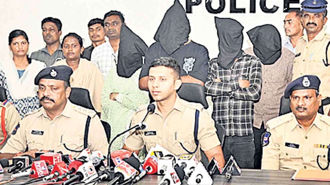 నలుగురిని హత్య చేసింది ఒక్కడే