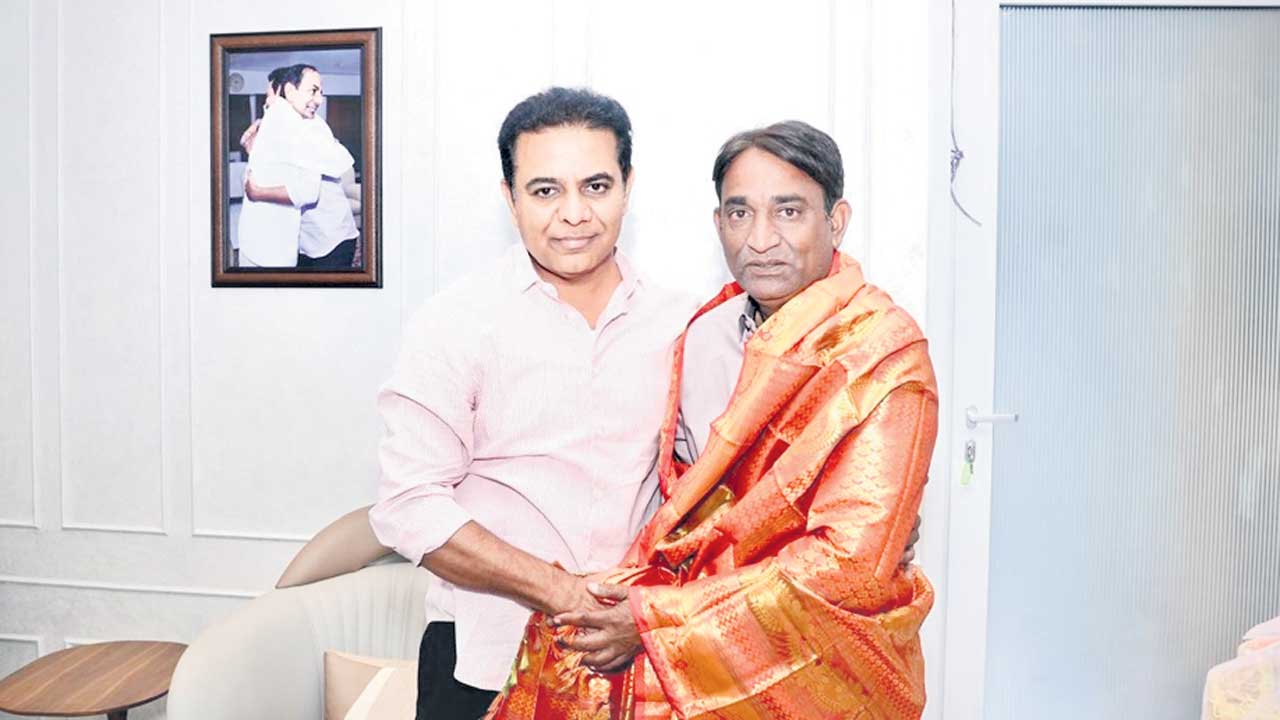 పార్టీ బలోపేతానికి కృషి చేయాలి