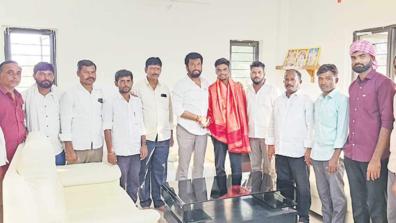 దేశ సేవకై యువత ముందుకు రావాలి