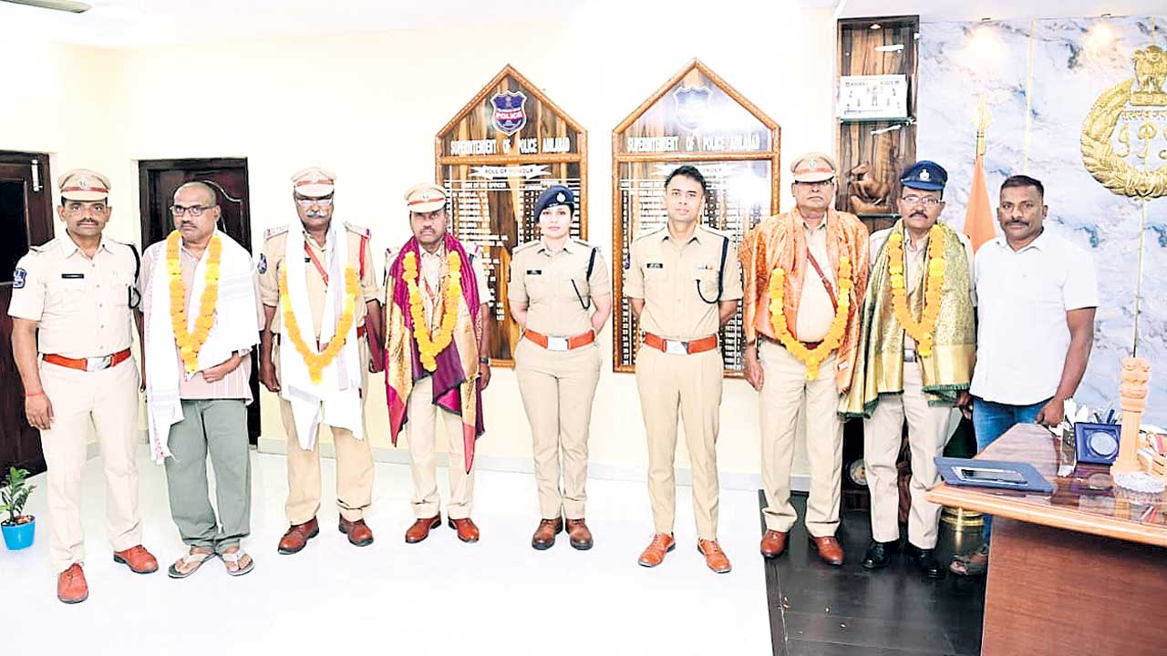 ఉద్యోగ విరమణ పొందిన పోలీస్‌ అధికారులకు సన్మానం