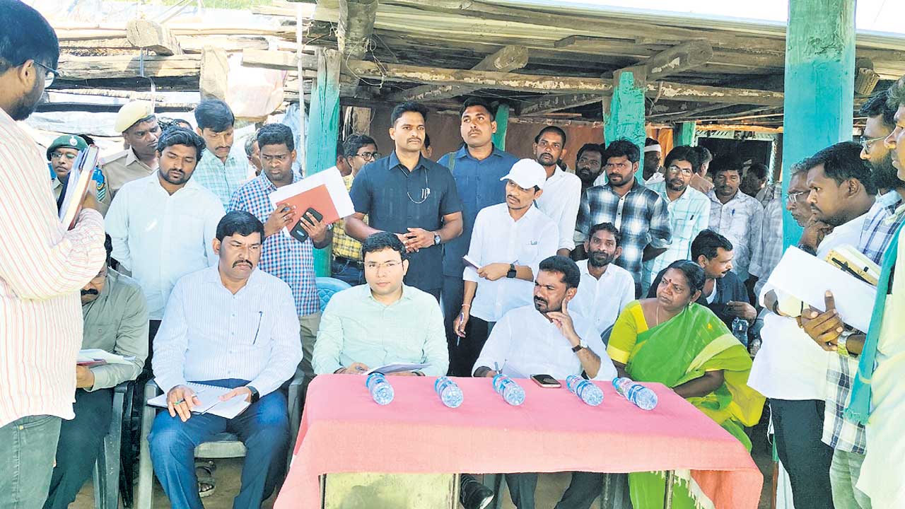 పునరావాసం ప్రతిపాదనను వ్యతిరేకించిన గిరిజనులు