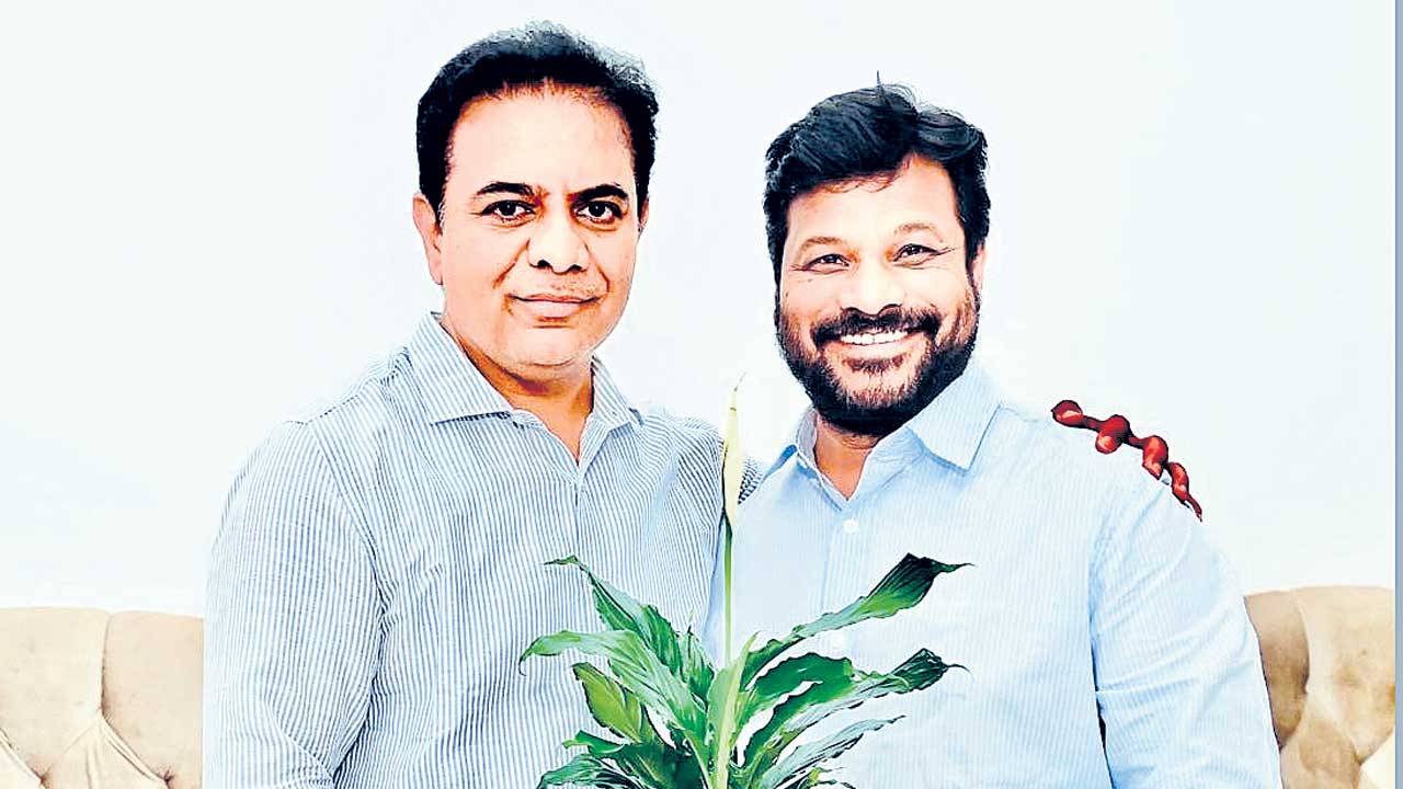 కేటీఆర్‌ను కలిసిన జాన్సన్‌ నాయక్‌