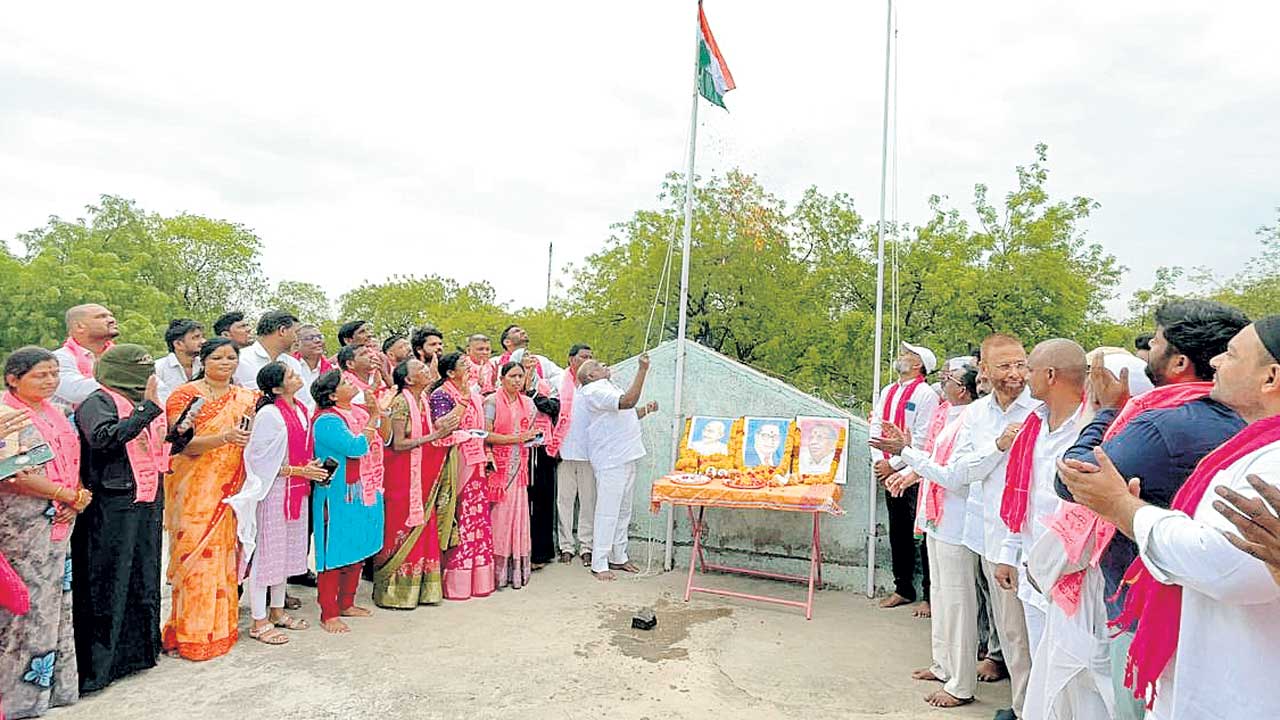 తెలంగాణ అస్తిత్వాన్ని దెబ్బతీస్తే సహించం