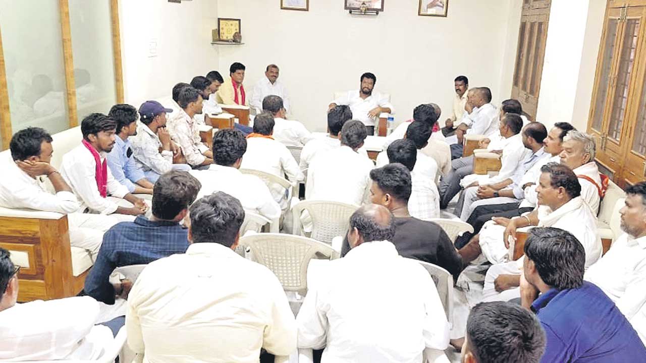 నాయకులు అప్రమత్తంగా పనిచేయాలి