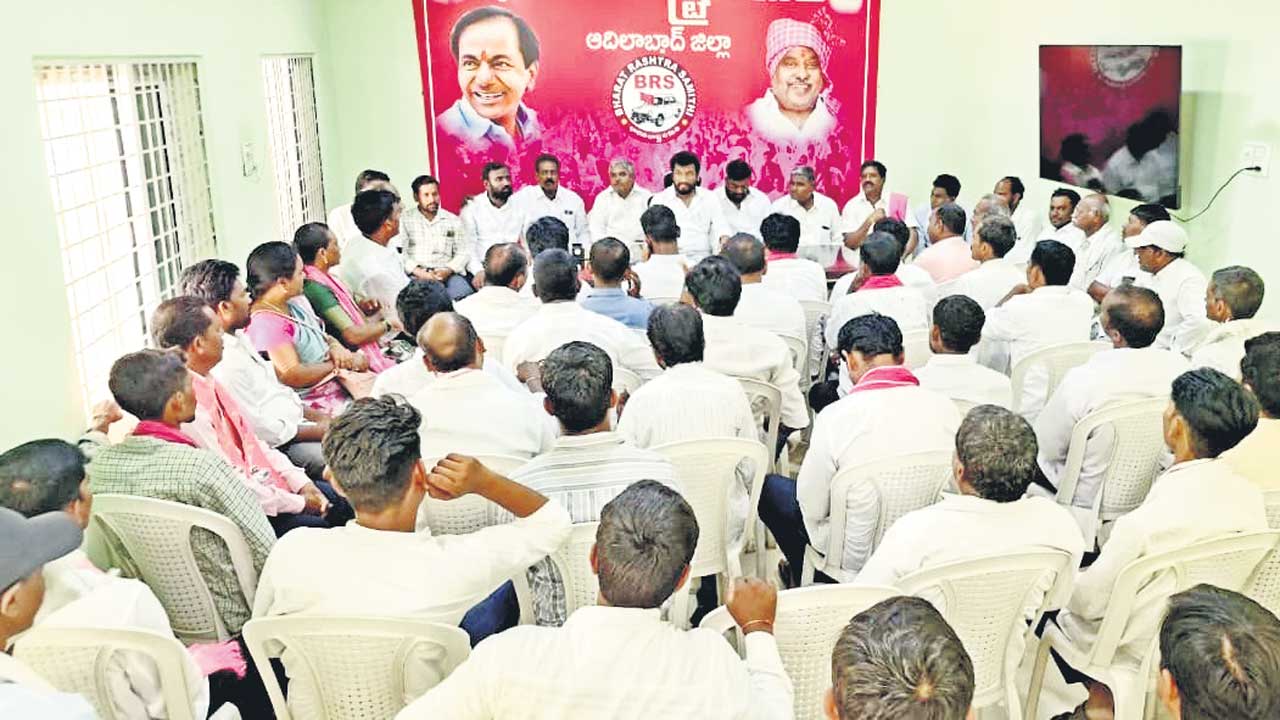 కార్యకర్తలు పార్టీ బలోపేతానికి కృషి చేయాలి