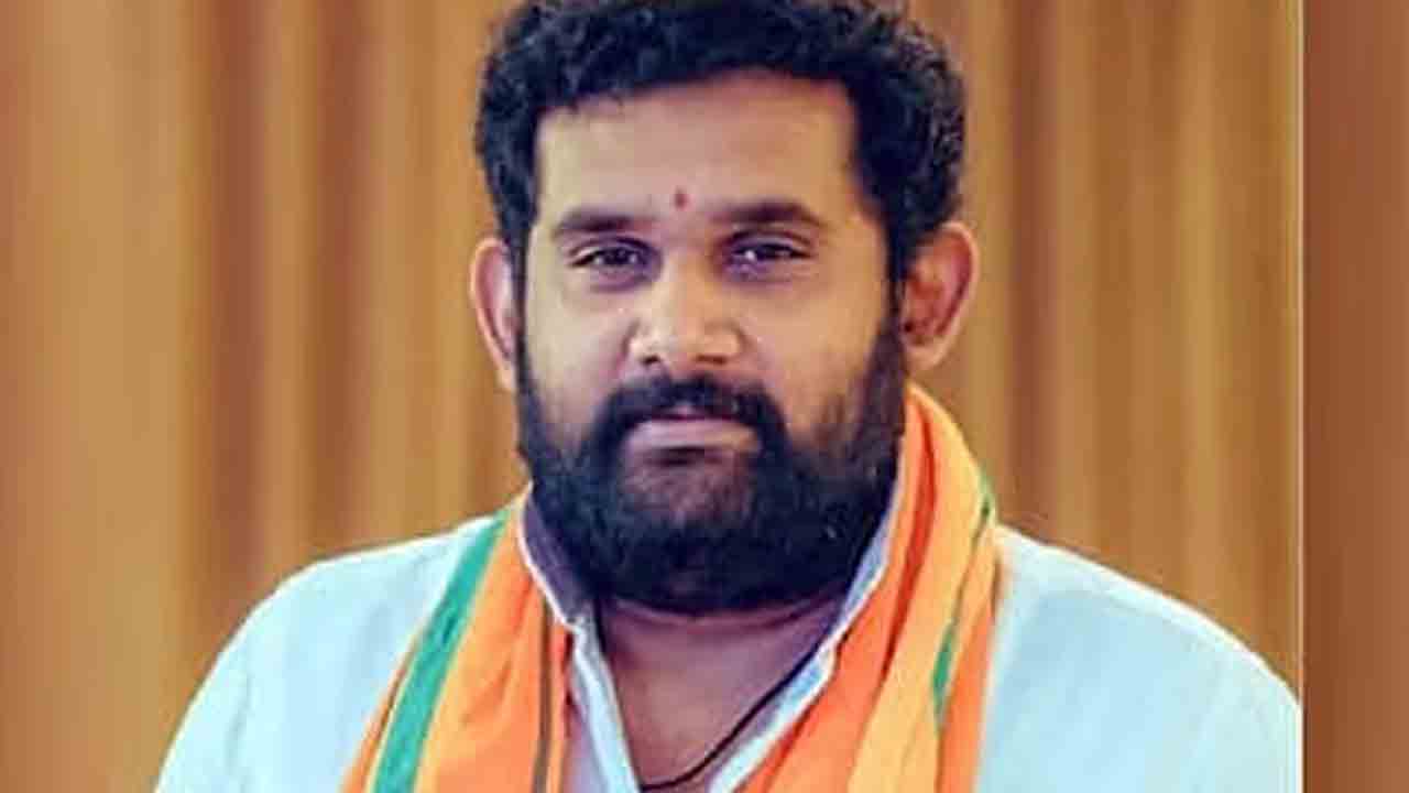 తమిళనాడు బీజేపీ రాష్ట్ర కార్యదర్శి అమర్‌ ప్రసాద్‌రెడ్డి రాజీనామా