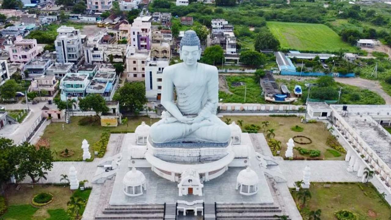 Tension | అమరావతిలో ఉద్రిక్తత.. వైసీపీ నాయకులను అడ్డుకున్న రైతులు