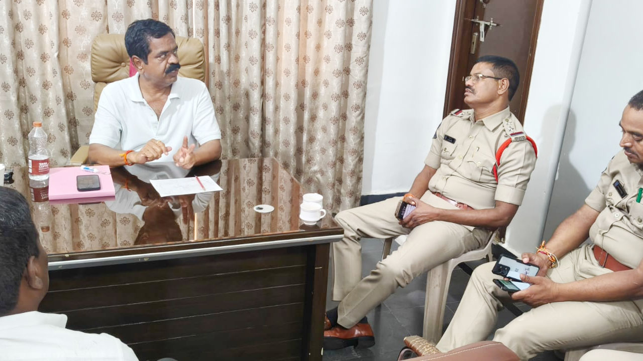 Arrest  | సీఎం పర్యటన సందర్భంగా బీఆర్‌ఎస్‌ మాజీ ఎమ్మెల్యే హౌస్‌ అరెస్ట్‌