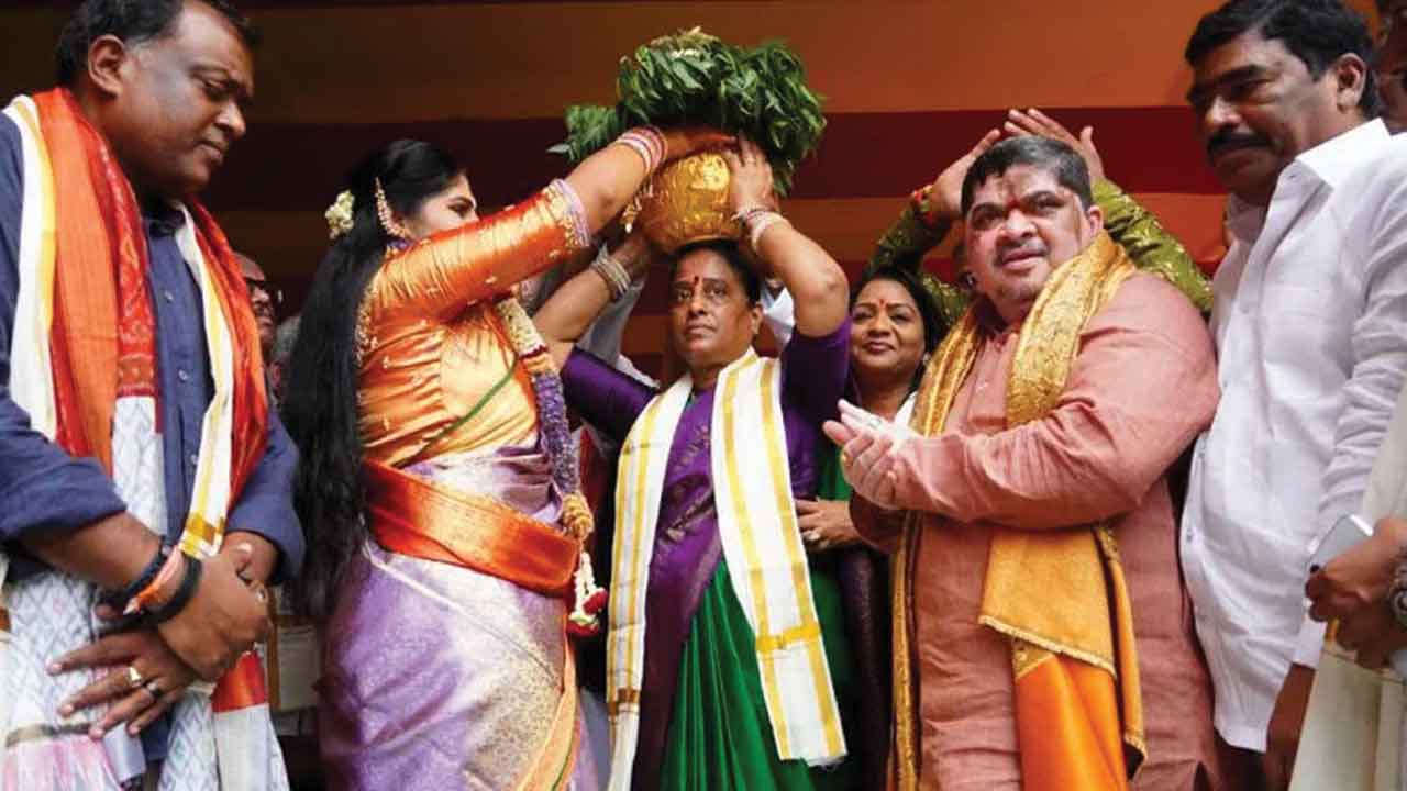 ఆషాఢ బోనాలకు ఏర్పాట్లు