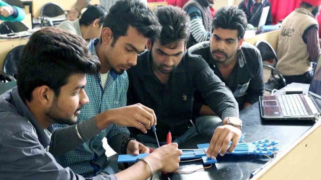 ఈవెనింగ్‌ బీటెక్‌ నాలుగేండ్లు.. మూడేండ్ల నుంచి నాలుగేండ్లకు పెంచే యోచన