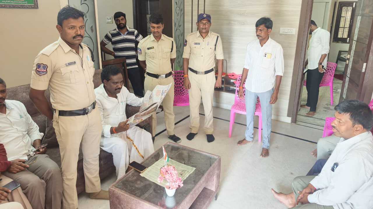 BRS Leaders Arrest  | గద్వాల జిల్లాలో సీఎం పర్యటన..బీఆర్‌ఎస్‌ నాయకుల అరెస్ట్‌
