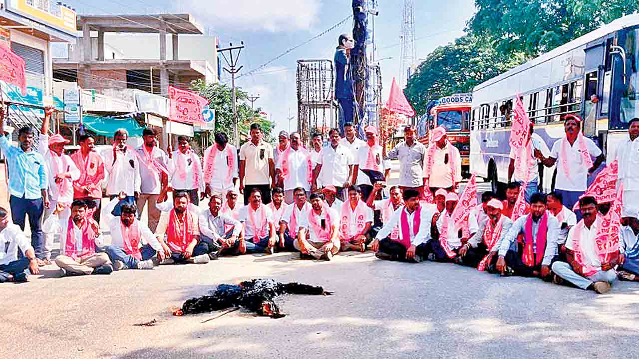బీఆర్‌ఎస్‌ నేతల నిరసన