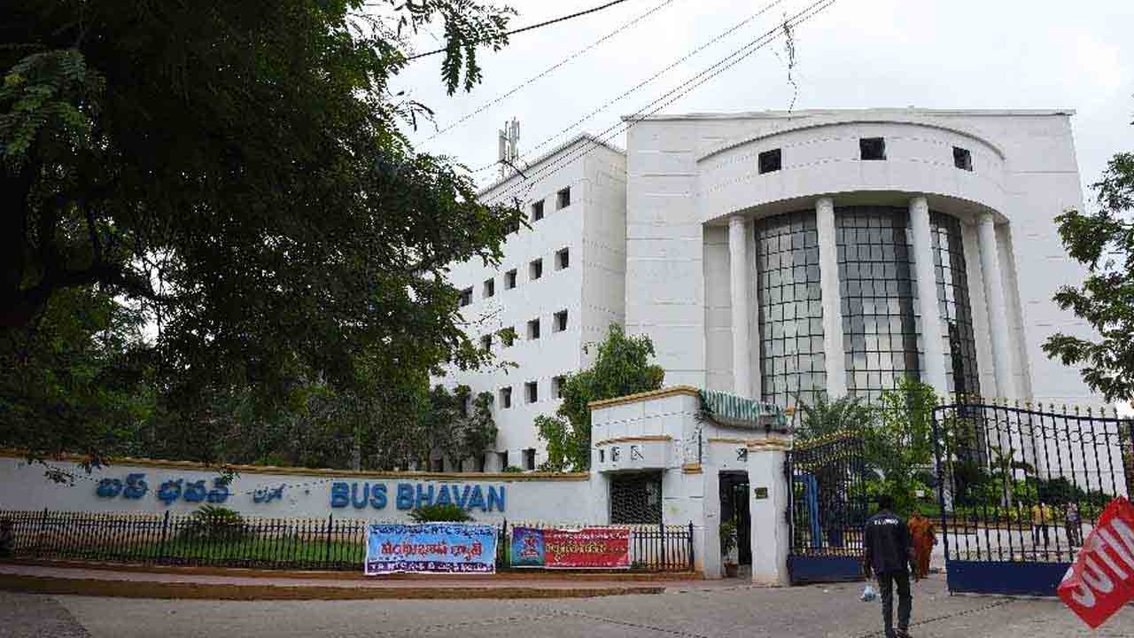 రిటైర్డ్‌ ఉద్యోగుల బకాయిలు దశలవారీగా చెల్లింపు