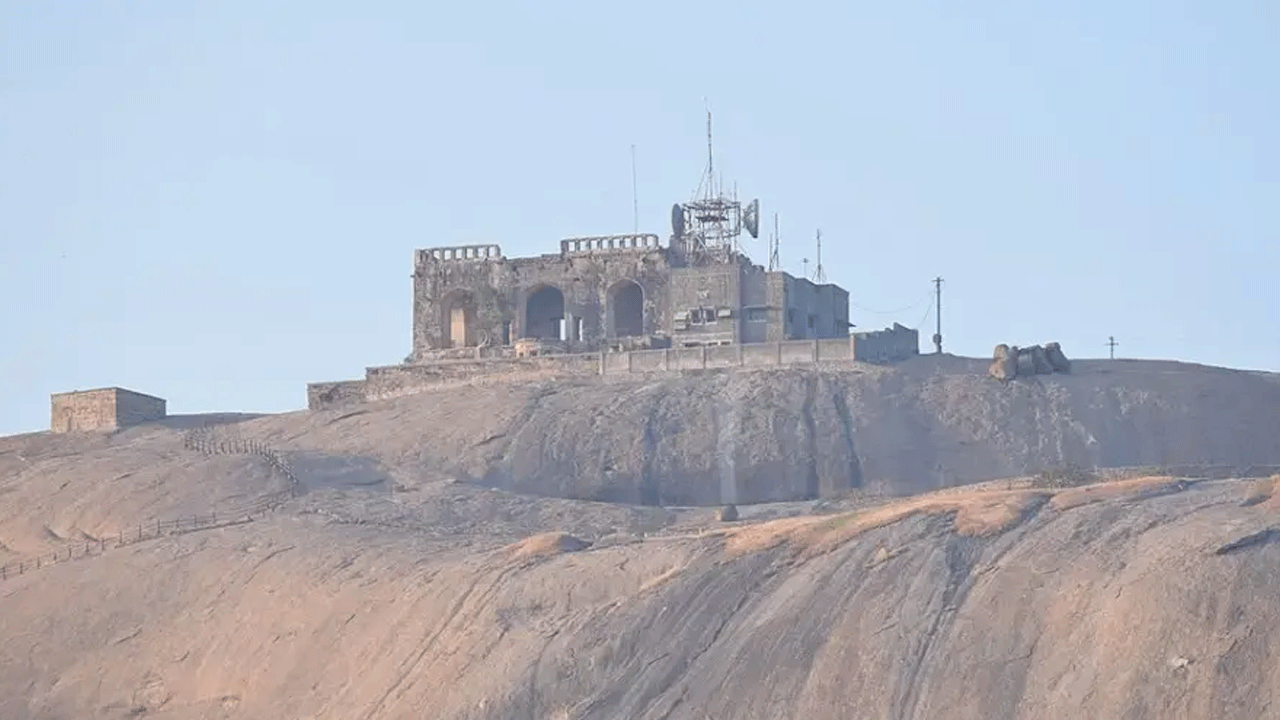 Bhuvanagiri Fort | భువనగిరి కోటకు పర్యాటక హంగులు.. రోప్‌వే, పార్కింగ్‌, హోటల్‌