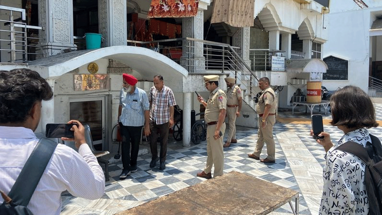 Bomb threat | పంజాబ్‌లో ఐదు ప్రముఖ ఆలయాలకు బాంబు బెదిరింపులు..!