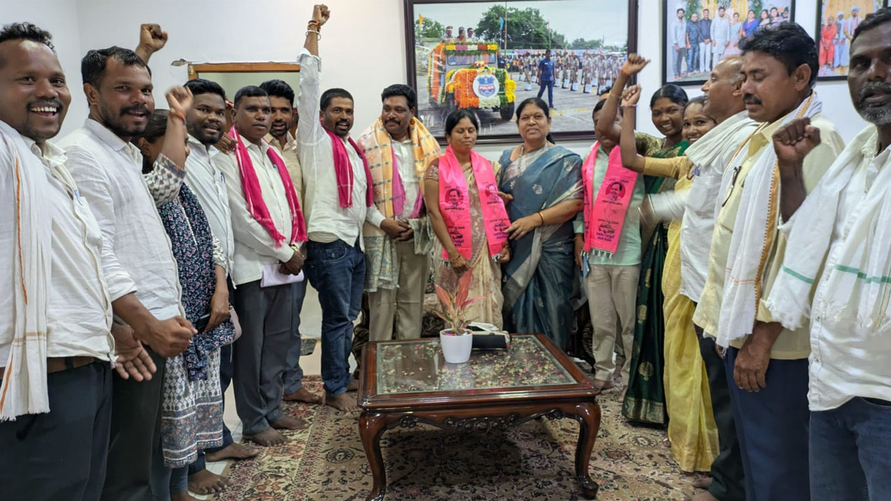 BRS | బీఆర్ఎస్‌లో చేరిన పాట్నాపూర్ సర్పంచ్..స్వాగతం పలికిన ఎమ్మెల్యే కోవలక్ష్మి
