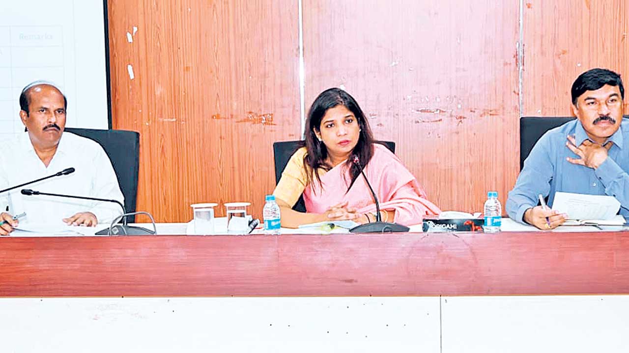 బడికి దూరంగా 600 మంది పిల్లలు
