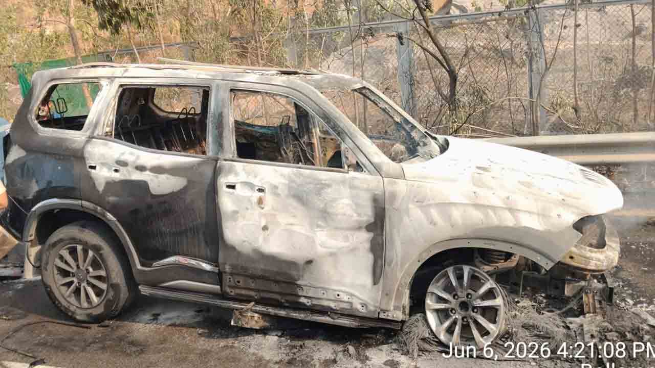 Car Fire | అందరూ చూస్తుండగానే ఓఆర్‌ఆర్‌పై కారు దగ్ధం.. ఇంతకీ ఆ కారు ఎవరిదంటే..?