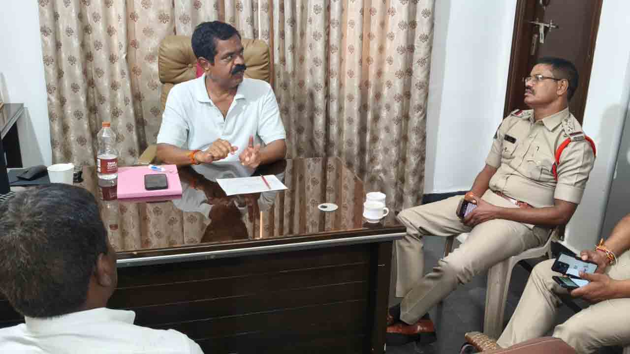 ప్రజా గొంతుకను అడ్డుకోవడం అప్రజాస్వామికం
